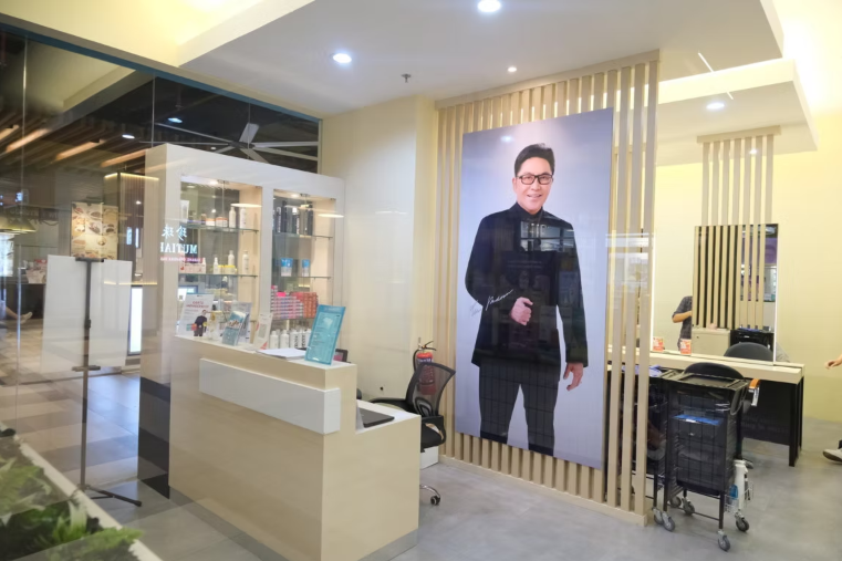 Rudy Hadisuwarno Salon Pondok Indah Mall 2
