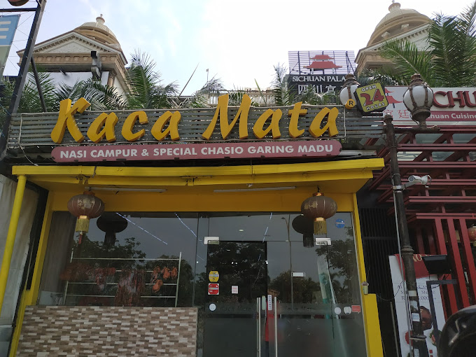 Kacamata restoran PIK